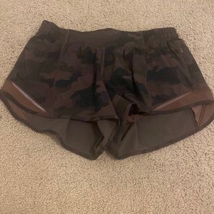 NWOT lululemon hotty hot shorts 2.5 inches in red camo (inside tags included)
